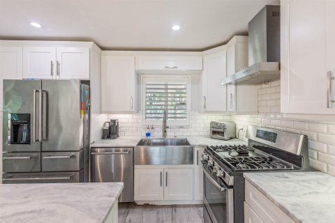 Villa ou maison à louer à Boynton Beach, Floride: 3 chambres, 127 m2 № 2260893 - photo 6