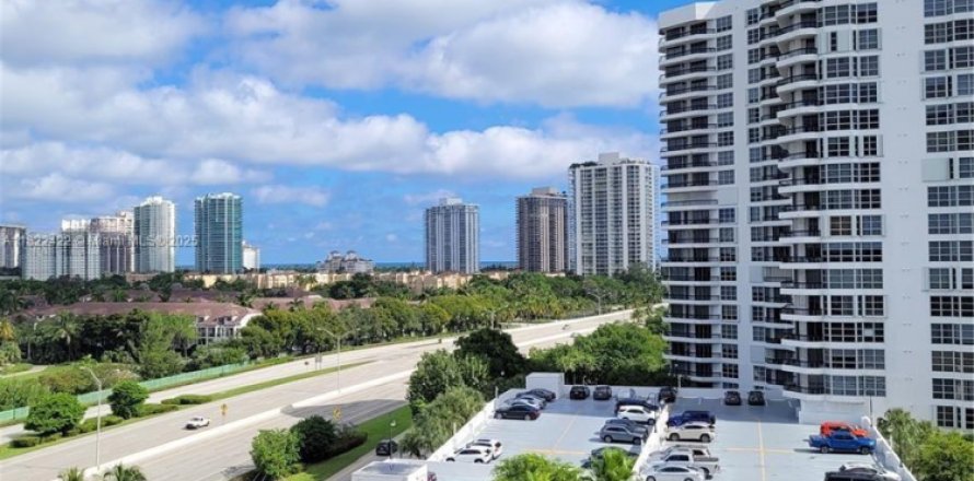 Condominio en Aventura, Florida, 2 dormitorios № 1937880