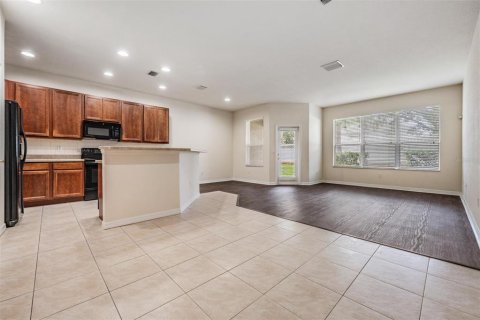 Townhouse in Wesley Chapel, Florida 3 bedrooms, 158.49 sq.m. № 1847451 - photo 6