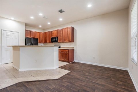 Townhouse in Wesley Chapel, Florida 3 bedrooms, 158.49 sq.m. № 1847451 - photo 13