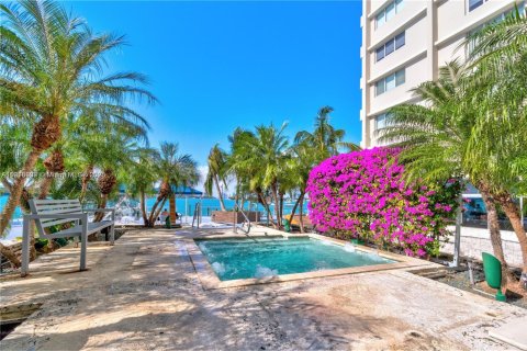 Condo in Miami Beach, Florida, 1 bedroom № 1974022 - photo 22