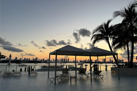 Condo in Miami Beach, Florida, 1 bedroom № 1974022 - photo 24