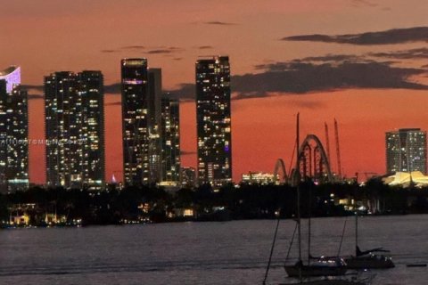 Condo in Miami Beach, Florida, 1 bedroom № 1974022 - photo 14