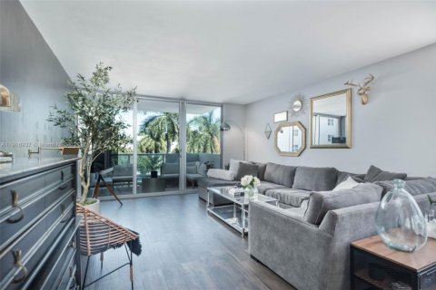 Condo in Miami Beach, Florida, 1 bedroom № 1974022 - photo 10