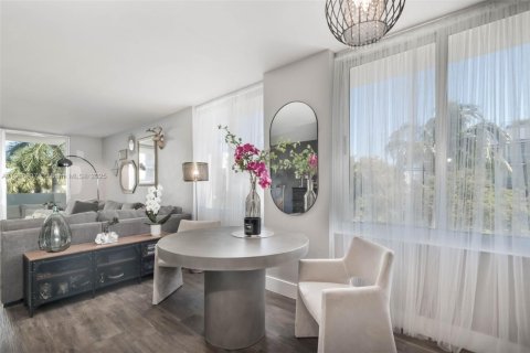 Condo in Miami Beach, Florida, 1 bedroom № 1974022 - photo 3