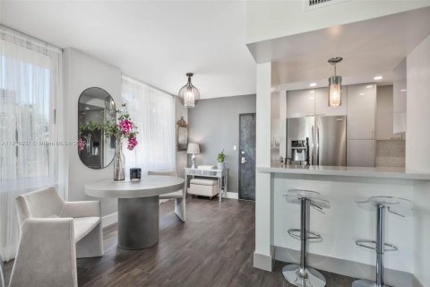 Condo in Miami Beach, Florida, 1 bedroom № 1974022 - photo 8