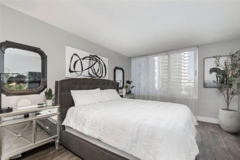 Condo in Miami Beach, Florida, 1 bedroom № 1974022 - photo 17