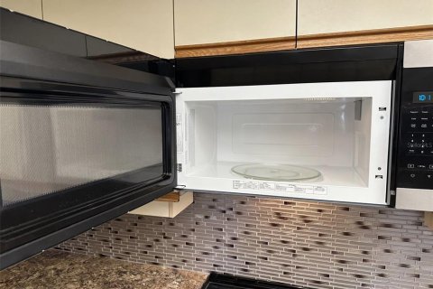 Снять в аренду виллу или дом в Нью-Порт-Ричи, Флорида 9 комнат, 316.05м2, № 2208707 - фото 12