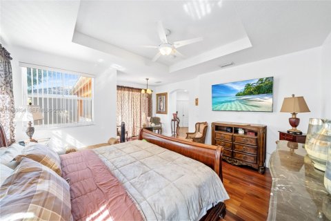 House in Miami, Florida 5 bedrooms, 273.78 sq.m. № 2155146 - photo 27