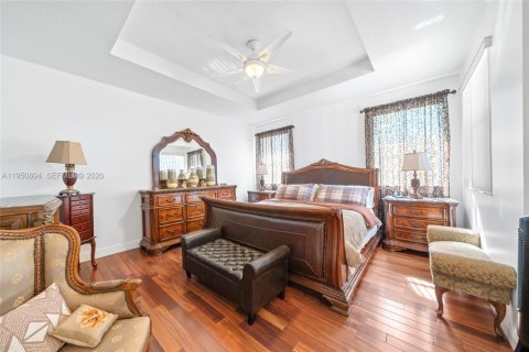 House in Miami, Florida 5 bedrooms, 273.78 sq.m. № 2155146 - photo 22