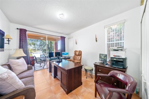 House in Miami, Florida 5 bedrooms, 273.78 sq.m. № 2155146 - photo 23
