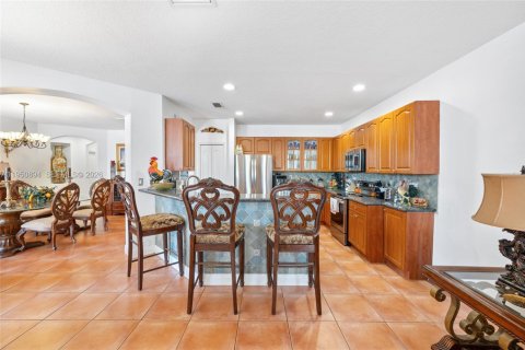 House in Miami, Florida 5 bedrooms, 273.78 sq.m. № 2155146 - photo 11
