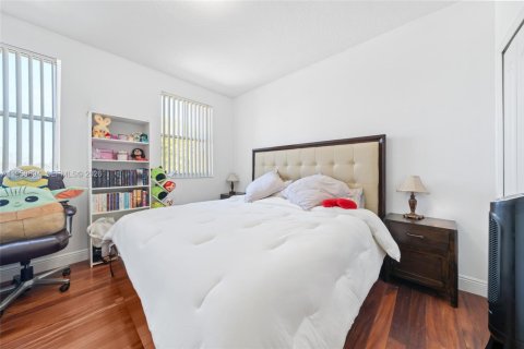 House in Miami, Florida 5 bedrooms, 273.78 sq.m. № 2155146 - photo 28