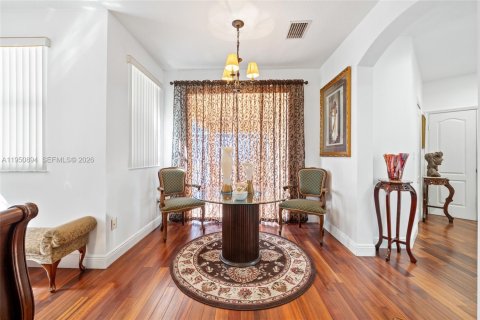 House in Miami, Florida 5 bedrooms, 273.78 sq.m. № 2155146 - photo 21