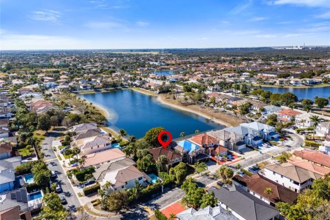 House in Miami, Florida 5 bedrooms, 273.78 sq.m. № 2155146 - photo 9