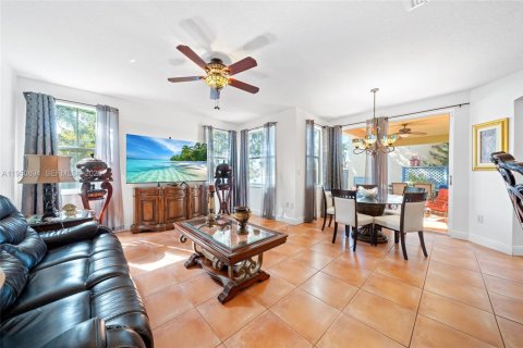 House in Miami, Florida 5 bedrooms, 273.78 sq.m. № 2155146 - photo 15