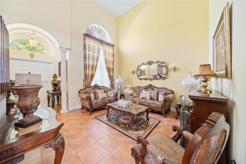 House in Miami, Florida 5 bedrooms, 273.78 sq.m. № 2155146 - photo 12