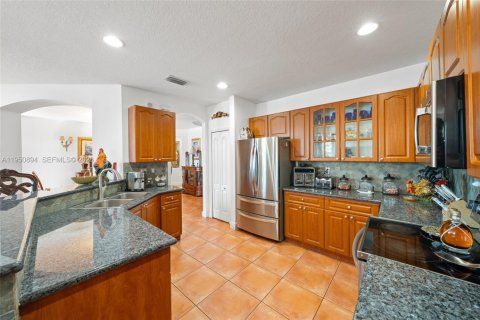 House in Miami, Florida 5 bedrooms, 273.78 sq.m. № 2155146 - photo 17