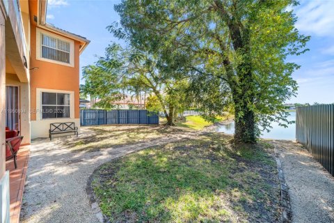 House in Miami, Florida 5 bedrooms, 273.78 sq.m. № 2155146 - photo 5