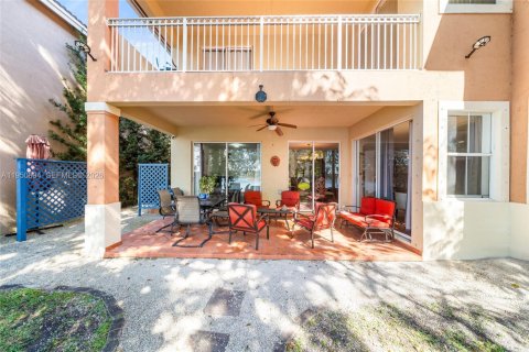 House in Miami, Florida 5 bedrooms, 273.78 sq.m. № 2155146 - photo 3