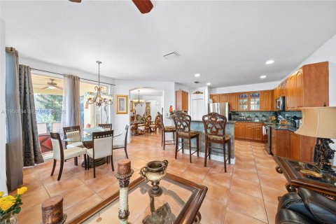 House in Miami, Florida 5 bedrooms, 273.78 sq.m. № 2155146 - photo 16