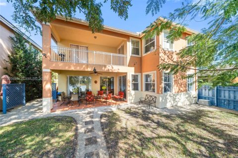 House in Miami, Florida 5 bedrooms, 273.78 sq.m. № 2155146 - photo 4