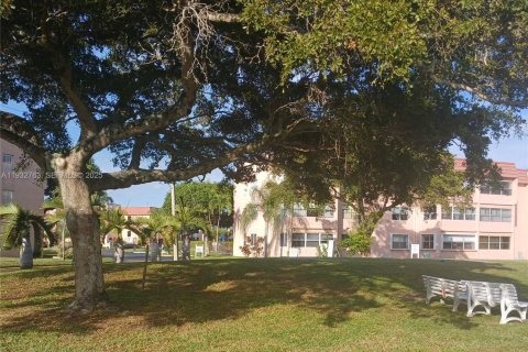 Copropriété à vendre à Sunrise, Floride: 1 chambre, 59.46 m2 № 1991029 - photo 24