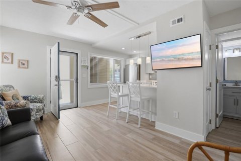 Condo in Sarasota, Florida, 1 bedroom  № 2423930 - photo 4