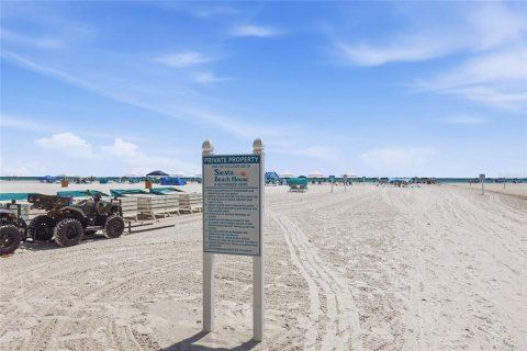 Condo in Sarasota, Florida, 1 bedroom  № 2423930 - photo 25