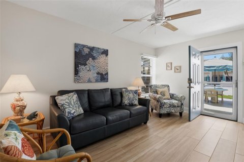 Condo in Sarasota, Florida, 1 bedroom  № 2423930 - photo 6