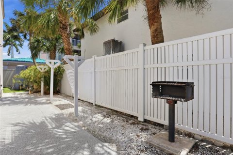 Condo in Sarasota, Florida, 1 bedroom  № 2423930 - photo 19