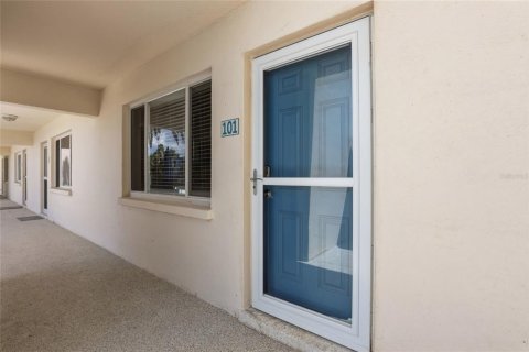 Condo in Sarasota, Florida, 1 bedroom  № 2423930 - photo 2