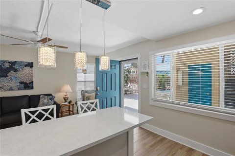 Condo in Sarasota, Florida, 1 bedroom  № 2423930 - photo 3