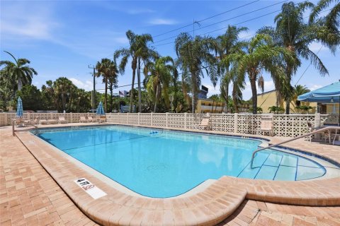 Condo in Sarasota, Florida, 1 bedroom  № 2423930 - photo 22