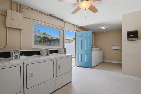 Condo in Sarasota, Florida, 1 bedroom  № 2423930 - photo 23