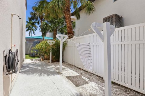 Condo in Sarasota, Florida, 1 bedroom  № 2423930 - photo 20