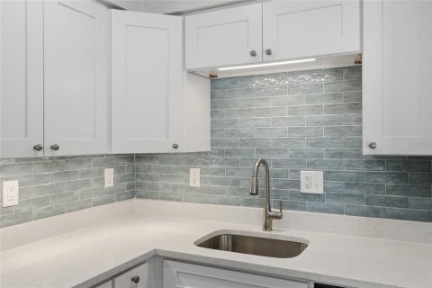 Condo in Sarasota, Florida, 1 bedroom  № 2423930 - photo 12