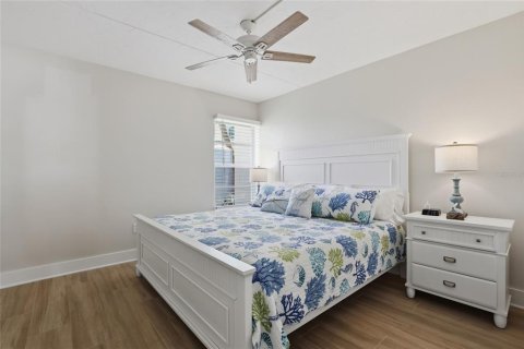 Condo in Sarasota, Florida, 1 bedroom  № 2423930 - photo 13