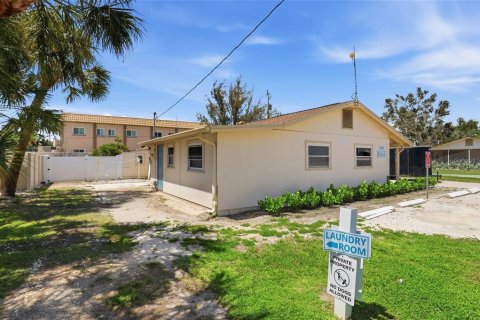 Condo in Sarasota, Florida, 1 bedroom  № 2423930 - photo 30