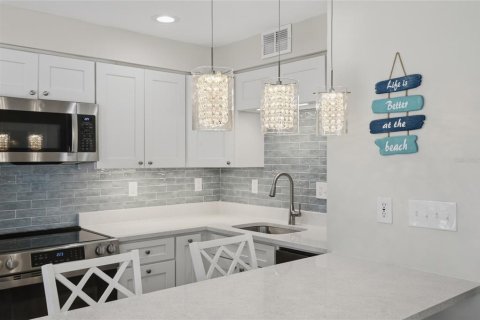 Condo in Sarasota, Florida, 1 bedroom  № 2423930 - photo 9