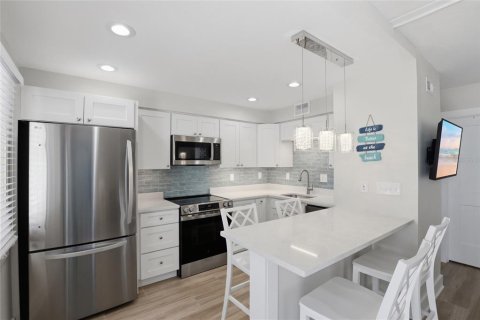 Condo in Sarasota, Florida, 1 bedroom  № 2423930 - photo 8