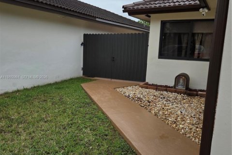 Commercial property in Miami, Florida 1 bedroom, 46.45 sq.m. № 2048649