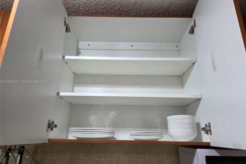 Commercial property in Miami, Florida 1 bedroom, 46.45 sq.m. № 2048649 - photo 12