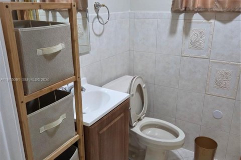 Commercial property in Miami, Florida 1 bedroom, 46.45 sq.m. № 2048649 - photo 18