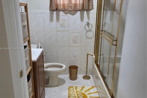 Commercial property in Miami, Florida 1 bedroom, 46.45 sq.m. № 2048649 - photo 20