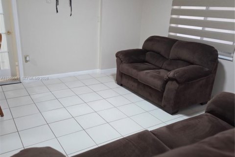 Commercial property in Miami, Florida 1 bedroom, 46.45 sq.m. № 2048649 - photo 5