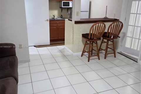 Commercial property in Miami, Florida 1 bedroom, 46.45 sq.m. № 2048649 - photo 3