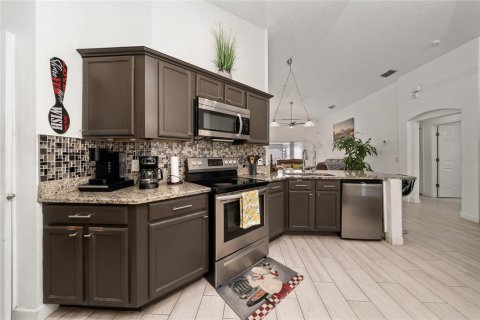 House in Kissimmee, Florida 3 bedrooms, 134.71 sq.m. № 2229090 - photo 8