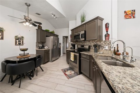 House in Kissimmee, Florida 3 bedrooms, 134.71 sq.m. № 2229090 - photo 7