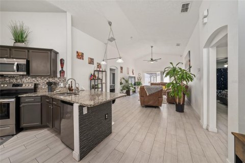 House in Kissimmee, Florida 3 bedrooms, 134.71 sq.m. № 2229090 - photo 5
